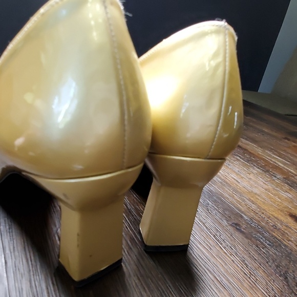 Stuart Weitzman gold patent leather pumps 8.5AA - Picture 3 of 4